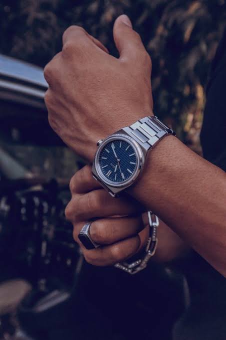 Cliente usando relógio Vallarino Watch